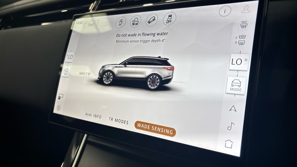 Land Rover Range Rover Velar 2.0 D200 MHEV Dynamic SE 5dr Auto Diesel Estate - Image 43