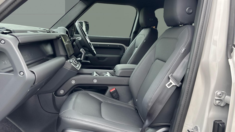 Land Rover Defender 3.0 D350 X-Dynamic SE 110 5dr Auto Diesel Estate - Image 3