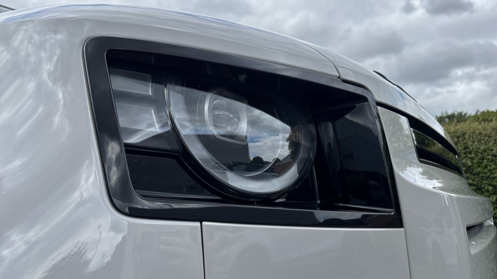 Land Rover Defender 3.0 D350 X-Dynamic SE 110 5dr Auto Diesel Estate - Image 17