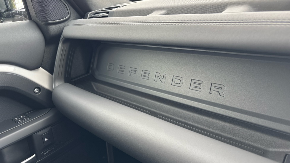 Land Rover Defender 3.0 D350 X-Dynamic SE 110 5dr Auto Diesel Estate - Image 23