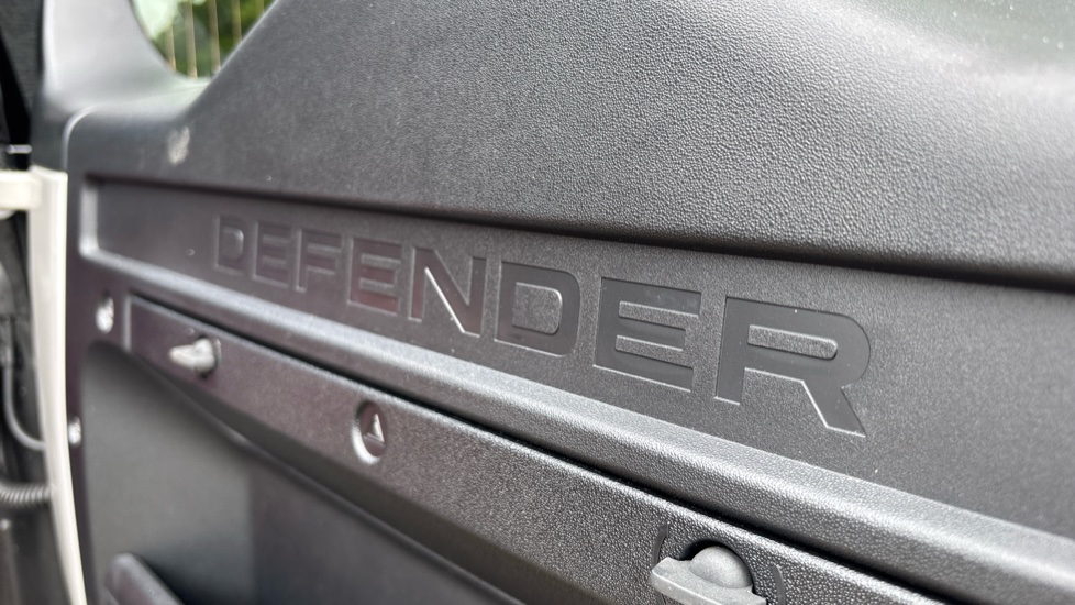 Land Rover Defender 3.0 D350 X-Dynamic SE 110 5dr Auto Diesel Estate - Image 25