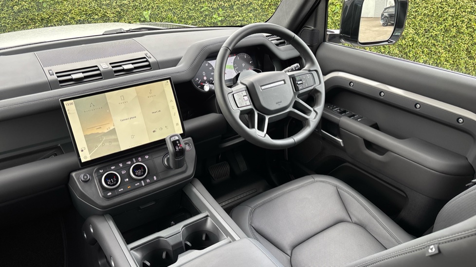 Land Rover Defender 3.0 D350 X-Dynamic SE 110 5dr Auto Diesel Estate - Image 34