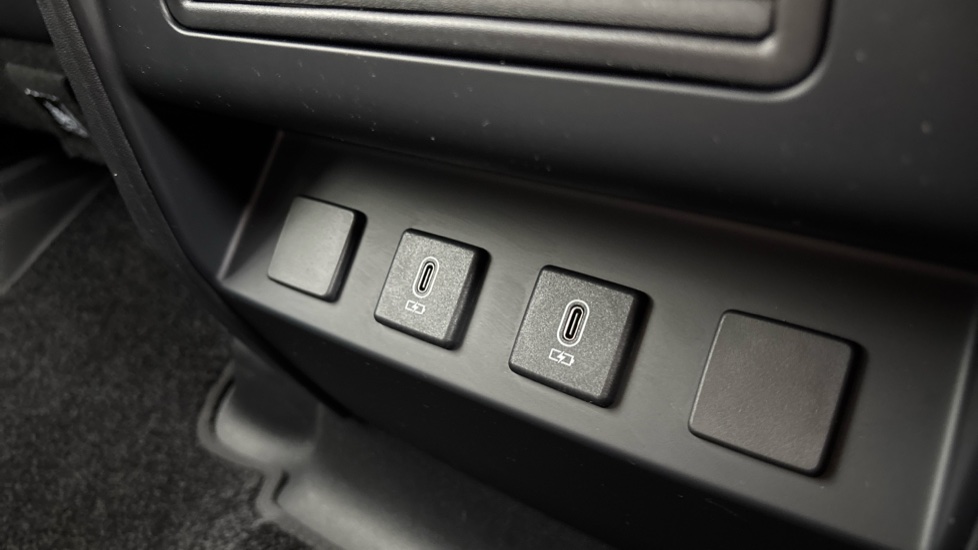 Land Rover Defender 3.0 D350 X-Dynamic SE 110 5dr Auto Diesel Estate - Image 37