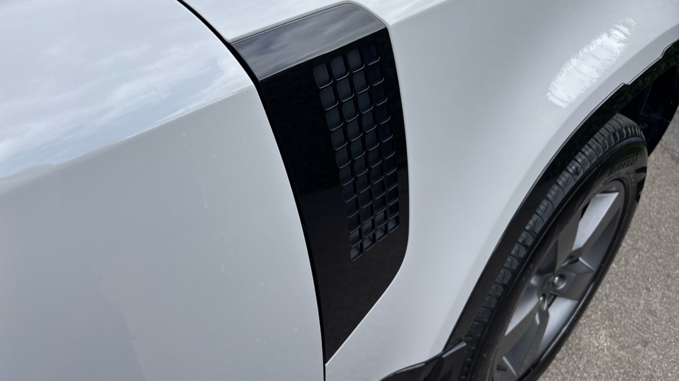 Land Rover Defender 3.0 D350 X-Dynamic SE 110 5dr Auto Diesel Estate - Image 39