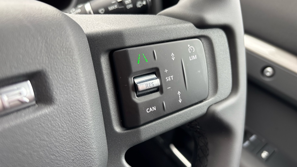 Land Rover Defender 3.0 D350 X-Dynamic SE 110 5dr Auto Diesel Estate - Image 41