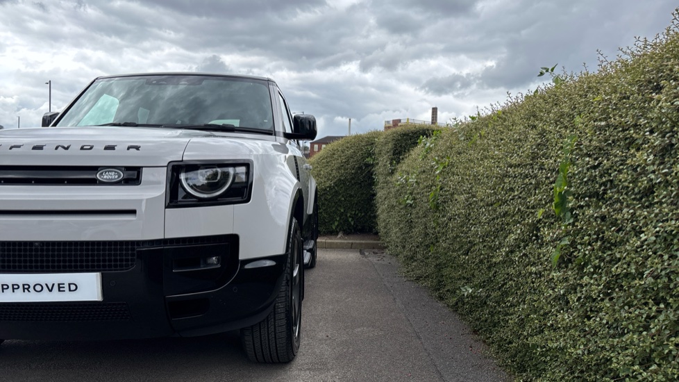 Land Rover Defender 3.0 D350 X-Dynamic SE 110 5dr Auto Diesel Estate - Image 43