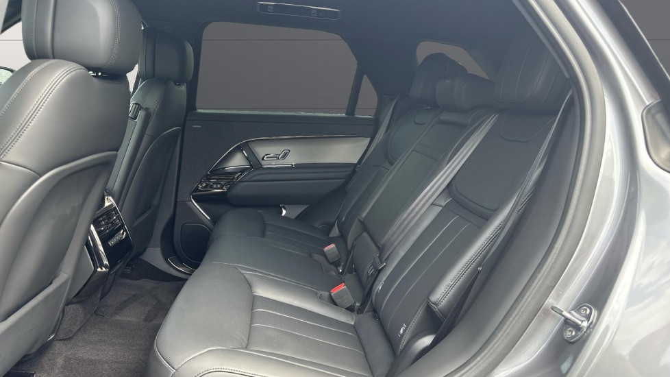 Land Rover Range Rover Sport 3.0 D300 Dynamic SE 5dr Auto Diesel Estate - Image 4