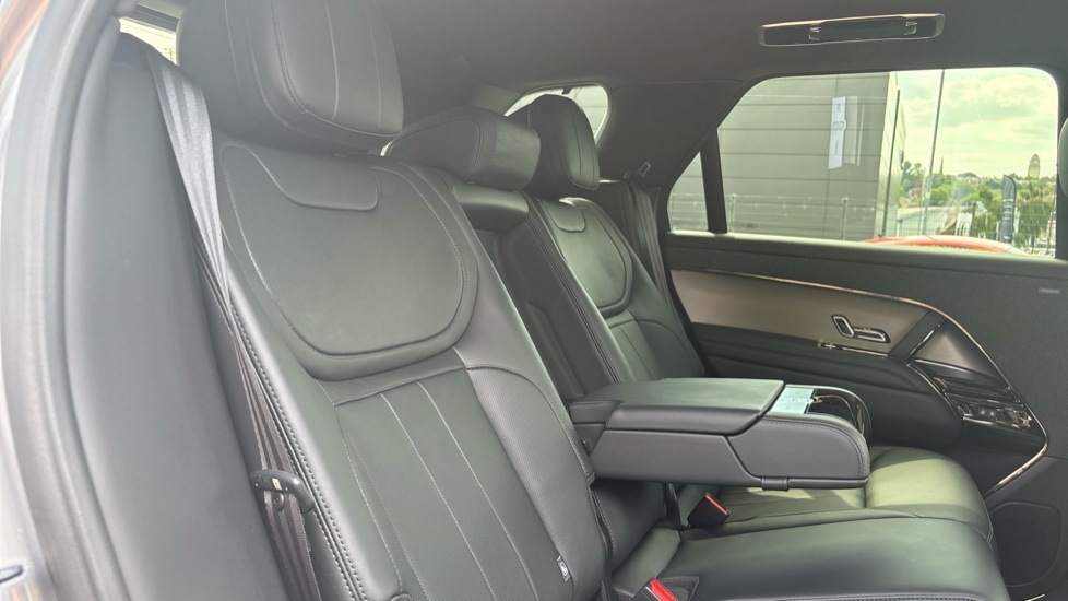 Land Rover Range Rover Sport 3.0 D300 Dynamic SE 5dr Auto Diesel Estate - Image 29