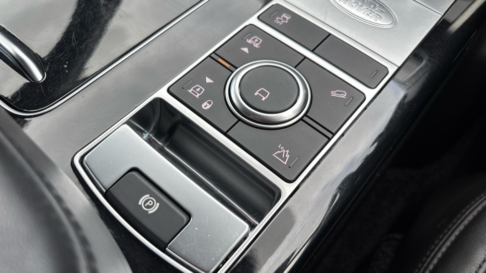 Land Rover Range Rover 3.0 D300 Westminster 4dr Auto Diesel Estate - Image 34