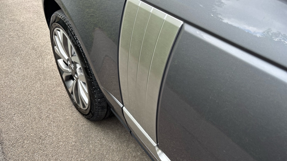 Land Rover Range Rover 3.0 D300 Westminster 4dr Auto Diesel Estate - Image 37