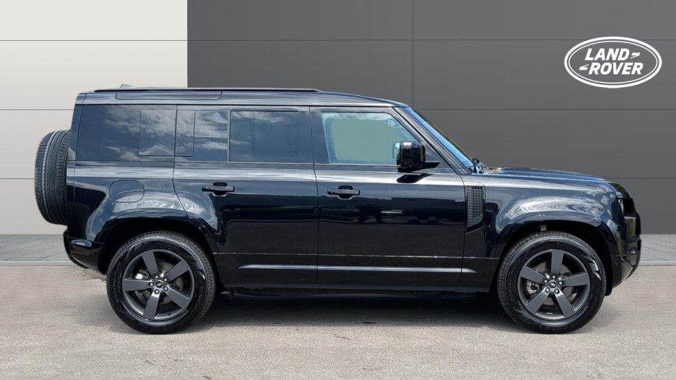 Land Rover Defender 3.0 D250 X-Dynamic HSE 110 5dr Auto Diesel Estate - Image 5