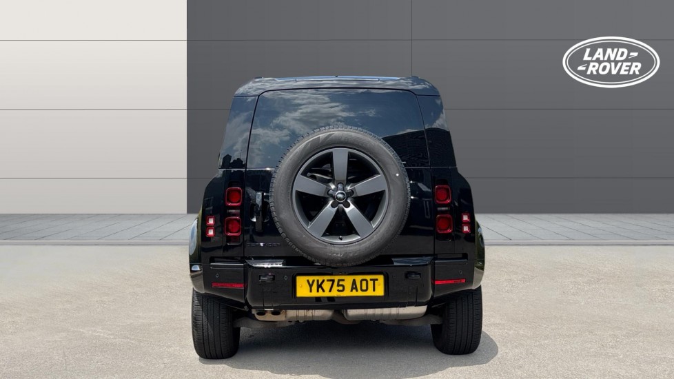Land Rover Defender 3.0 D250 X-Dynamic HSE 110 5dr Auto Diesel Estate - Image 6