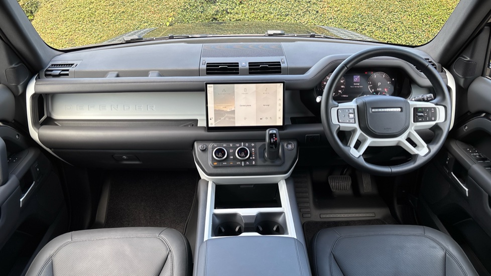 Land Rover Defender 3.0 D250 X-Dynamic HSE 110 5dr Auto Diesel Estate - Image 9