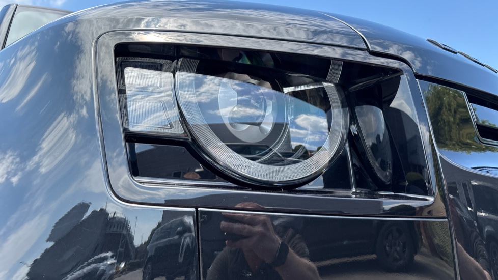 Land Rover Defender 3.0 D250 X-Dynamic HSE 110 5dr Auto Diesel Estate - Image 17