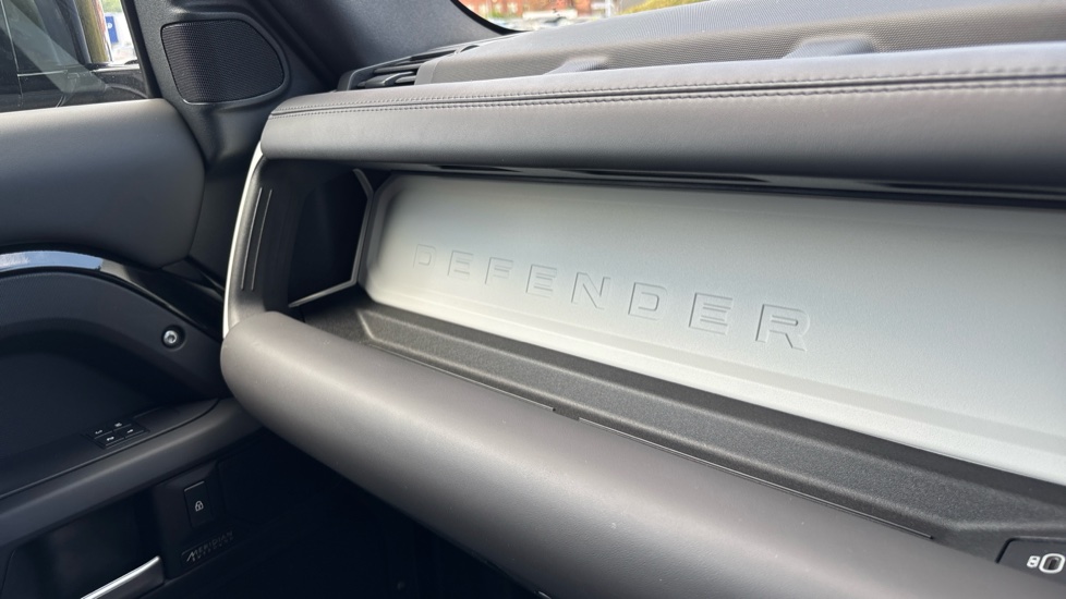 Land Rover Defender 3.0 D250 X-Dynamic HSE 110 5dr Auto Diesel Estate - Image 23