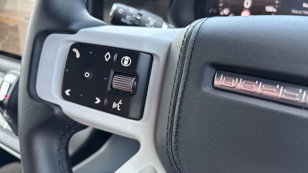 Land Rover Defender 3.0 D250 X-Dynamic HSE 110 5dr Auto Diesel Estate - Image 39