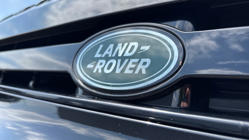 Land Rover Defender 3.0 D250 X-Dynamic HSE 110 5dr Auto Diesel Estate - Image 46