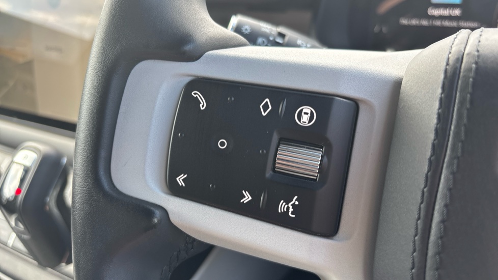 Land Rover Defender 3.0 D250 X-Dynamic HSE 110 5dr Auto Diesel Estate - Image 27