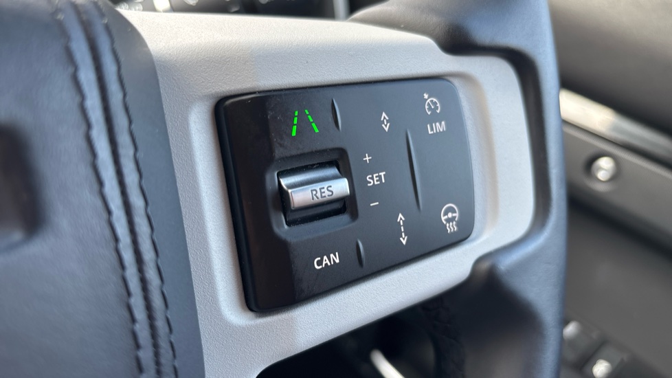 Land Rover Defender 3.0 D250 X-Dynamic HSE 110 5dr Auto Diesel Estate - Image 28