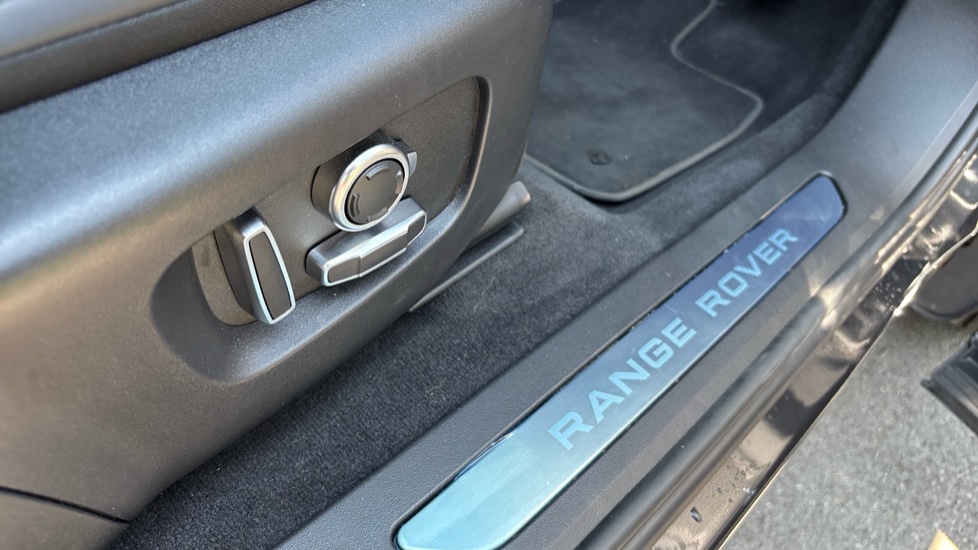 Land Rover Range Rover Evoque 2.0 D200 Autobiography 5dr Auto [Revised] Diesel Hatchback - Image 31