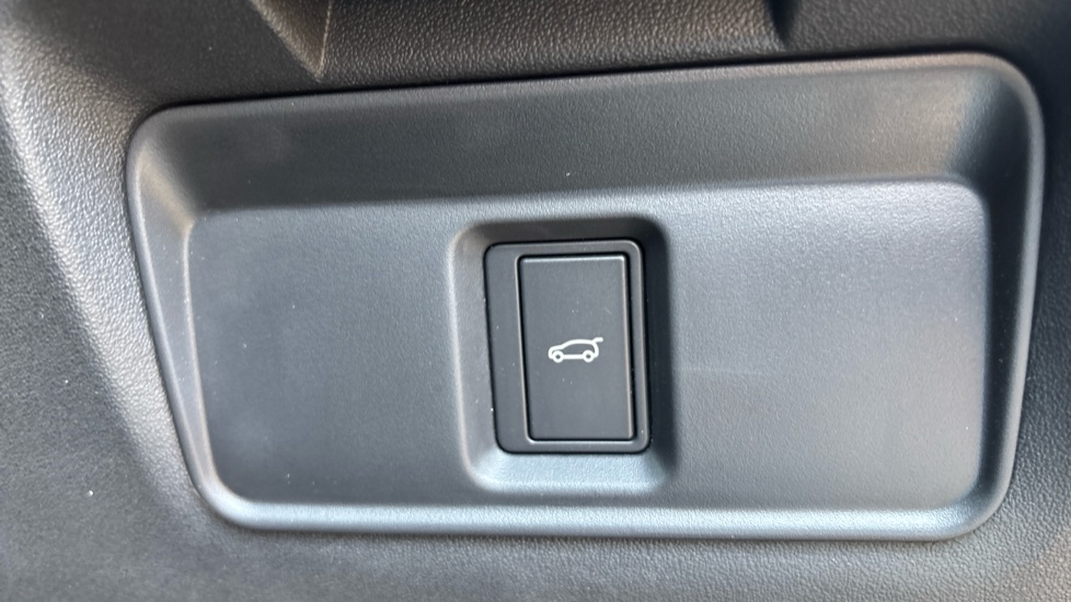 Land Rover Range Rover Evoque 2.0 D200 Autobiography 5dr Auto [Revised] Diesel Hatchback - Image 33