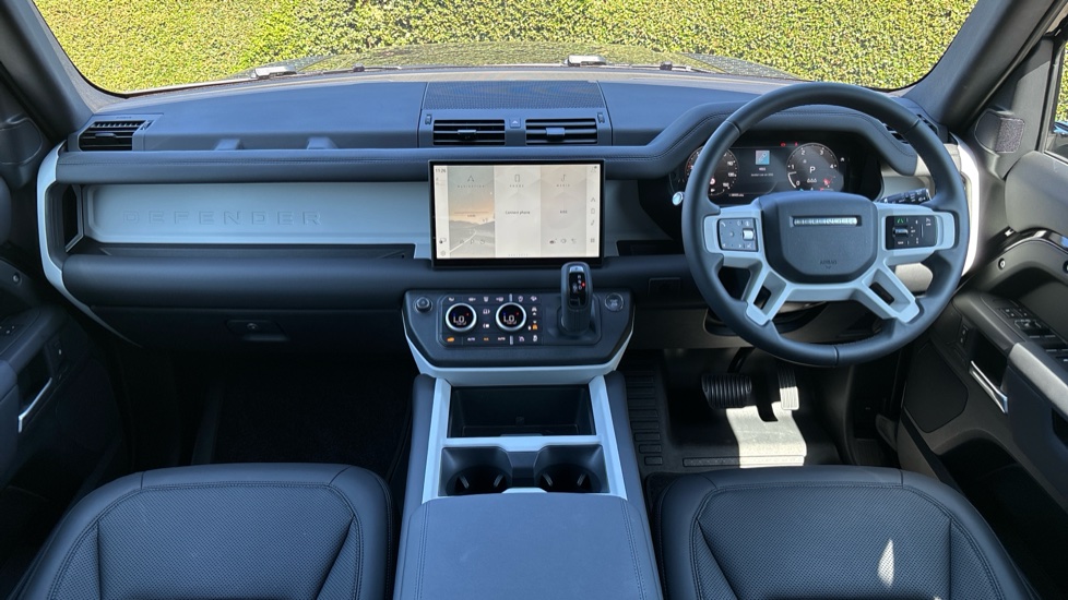 Land Rover Defender 3.0 D250 X-Dynamic SE 110 5dr Auto Diesel Estate - Image 9