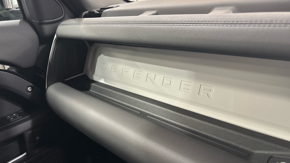 Land Rover Defender 3.0 D250 X-Dynamic SE 110 5dr Auto Diesel Estate - Image 23