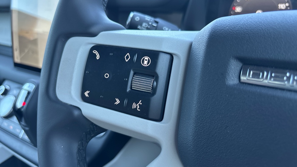 Land Rover Defender 3.0 D250 X-Dynamic SE 110 5dr Auto Diesel Estate - Image 33