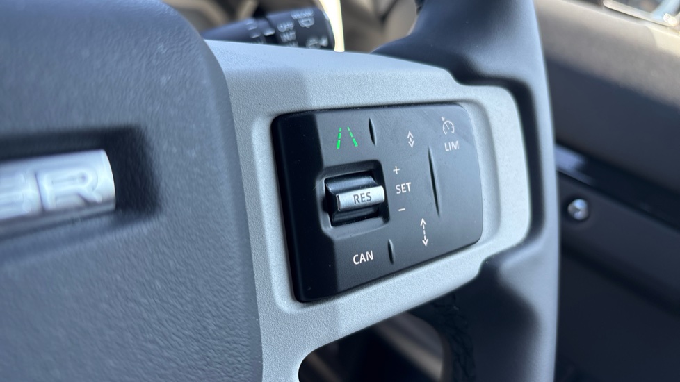 Land Rover Defender 3.0 D250 X-Dynamic SE 110 5dr Auto Diesel Estate - Image 34