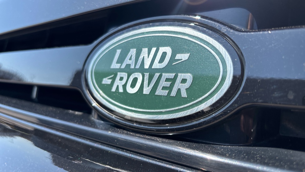 Land Rover Defender 3.0 D250 X-Dynamic SE 110 5dr Auto Diesel Estate - Image 39
