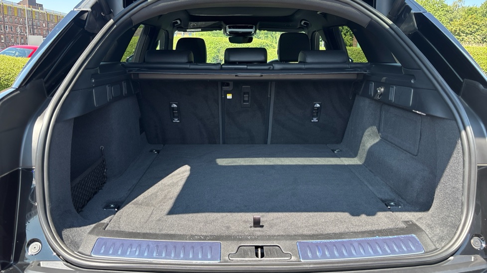 Land Rover Range Rover Velar 2.0 D200 MHEV Dynamic SE 5dr Auto Diesel Estate - Image 10