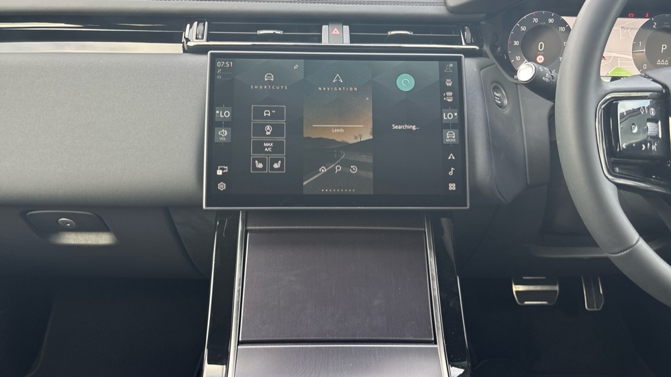 Land Rover Range Rover Velar 2.0 D200 MHEV Dynamic SE 5dr Auto Diesel Estate - Image 14