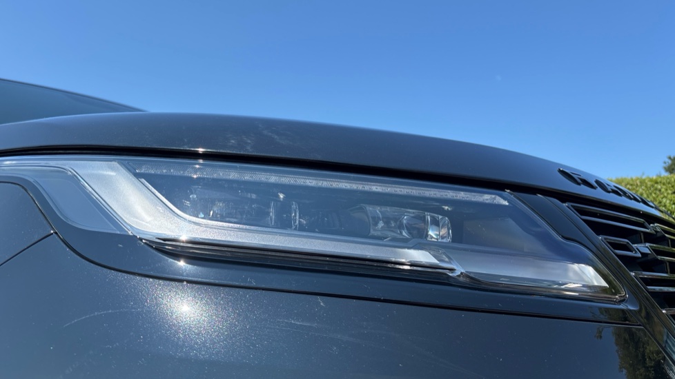 Land Rover Range Rover Velar 2.0 D200 MHEV Dynamic SE 5dr Auto Diesel Estate - Image 17