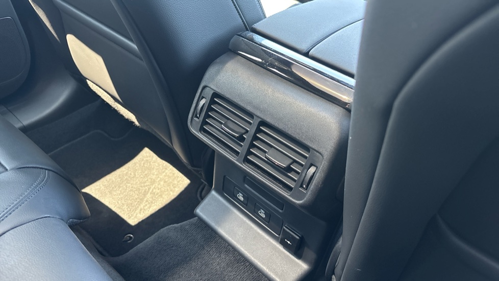 Land Rover Range Rover Velar 2.0 D200 MHEV Dynamic SE 5dr Auto Diesel Estate - Image 18