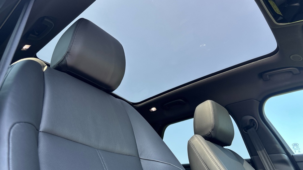 Land Rover Range Rover Velar 2.0 D200 MHEV Dynamic SE 5dr Auto Diesel Estate - Image 20