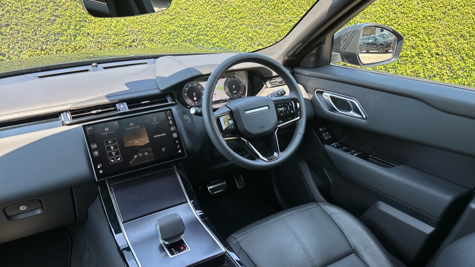 Land Rover Range Rover Velar 2.0 D200 MHEV Dynamic SE 5dr Auto Diesel Estate - Image 24
