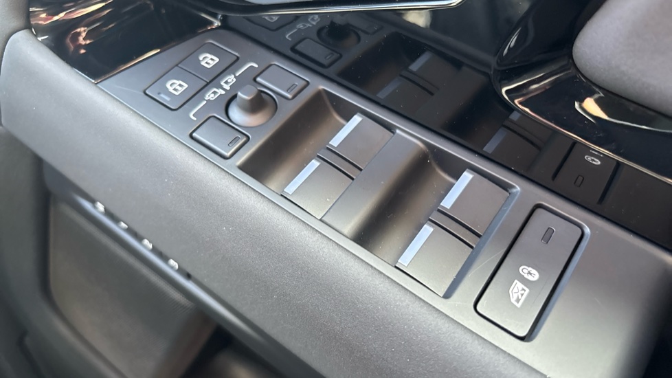 Land Rover Range Rover Evoque 2.0 D200 Dynamic SE 5dr Auto Diesel Hatchback - Image 36
