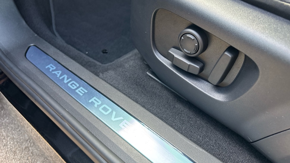 Land Rover Range Rover Evoque 2.0 D200 Dynamic SE 5dr Auto Diesel Hatchback - Image 41