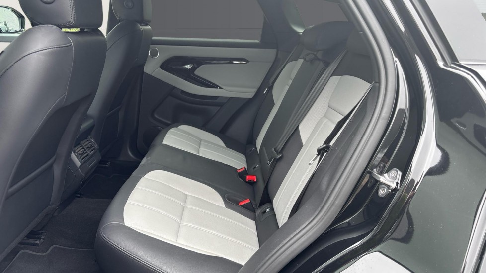 Land Rover Range Rover Evoque 2.0 D200 Dynamic SE 5dr Auto Diesel Hatchback - Image 4
