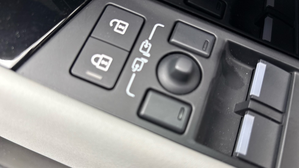 Land Rover Range Rover Evoque 2.0 D200 Dynamic SE 5dr Auto Diesel Hatchback - Image 29