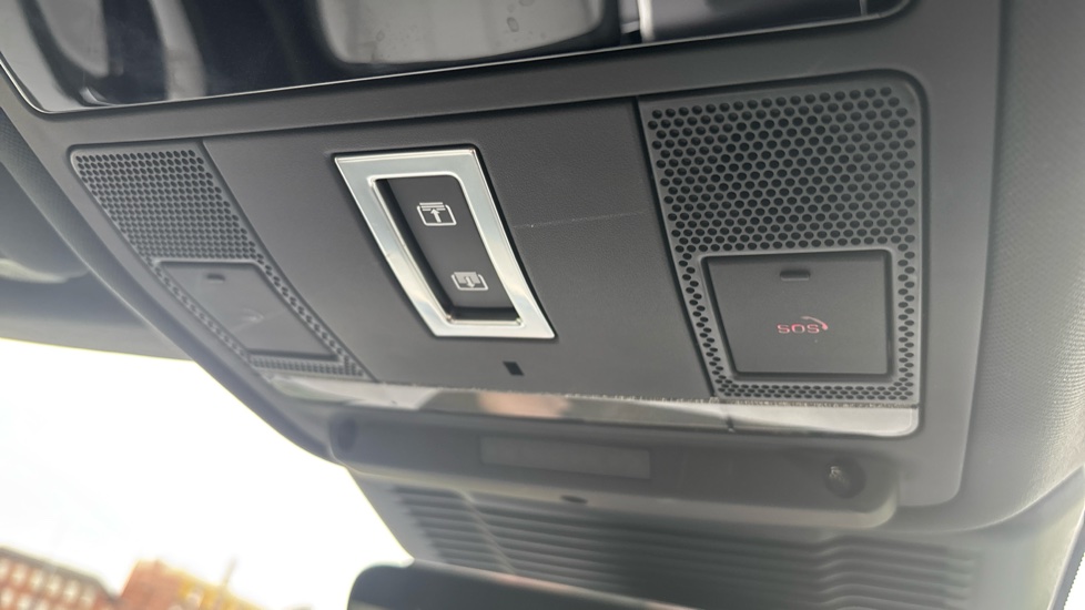 Land Rover Range Rover Evoque 2.0 D200 Dynamic SE 5dr Auto Diesel Hatchback - Image 32
