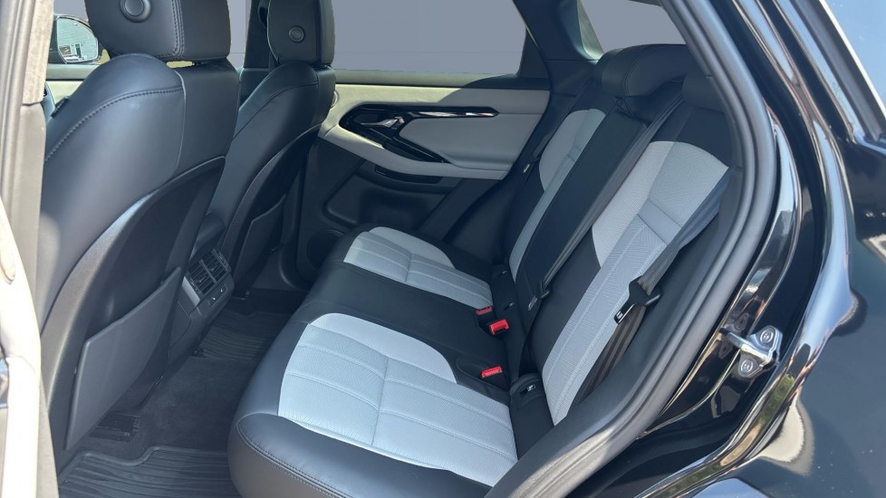 Land Rover Range Rover Evoque 2.0 D200 Autobiography 5dr Auto [Revised] Diesel Hatchback - Image 4