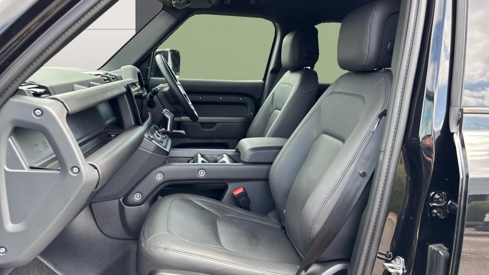 Land Rover Defender 3.0 D350 X-Dynamic HSE 110 5dr Auto Diesel Estate - Image 3