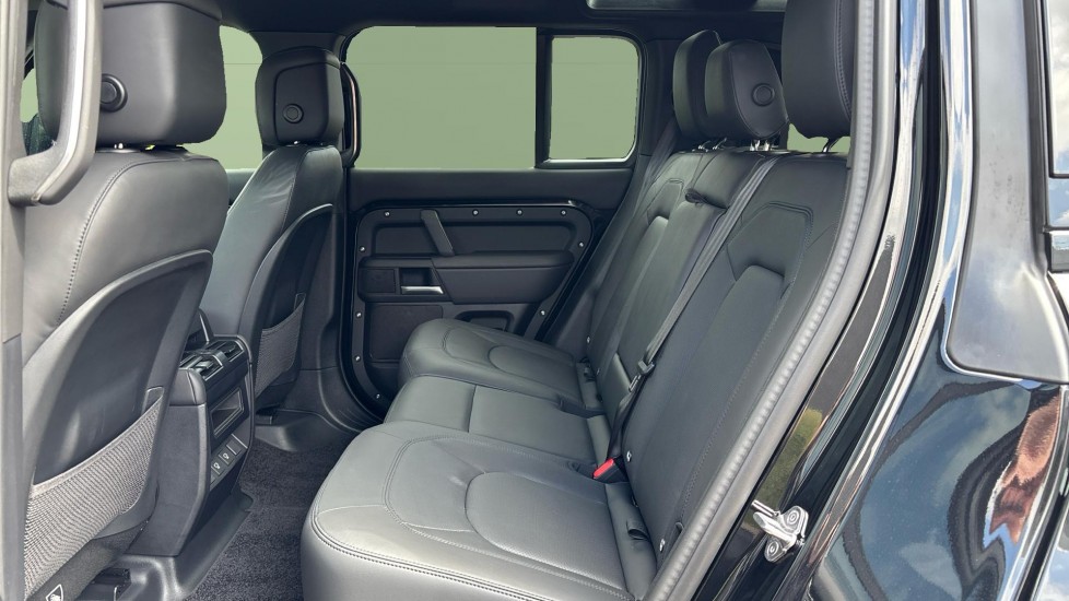 Land Rover Defender 3.0 D350 X-Dynamic HSE 110 5dr Auto Diesel Estate - Image 4