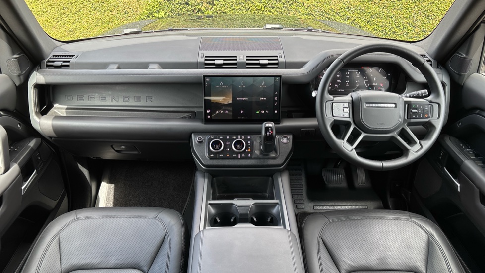 Land Rover Defender 3.0 D350 X-Dynamic HSE 110 5dr Auto Diesel Estate - Image 9