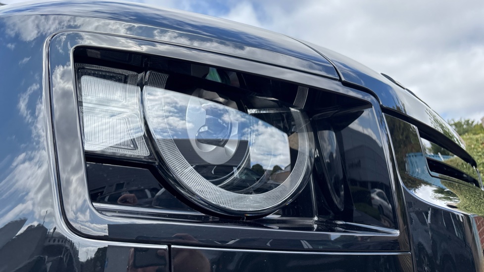 Land Rover Defender 3.0 D350 X-Dynamic HSE 110 5dr Auto Diesel Estate - Image 17