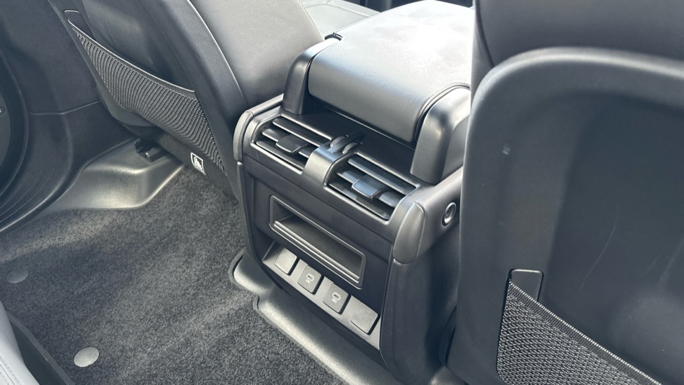Land Rover Defender 3.0 D350 X-Dynamic HSE 110 5dr Auto Diesel Estate - Image 18