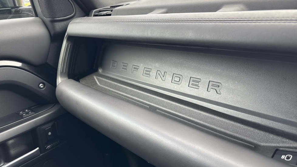 Land Rover Defender 3.0 D350 X-Dynamic HSE 110 5dr Auto Diesel Estate - Image 23