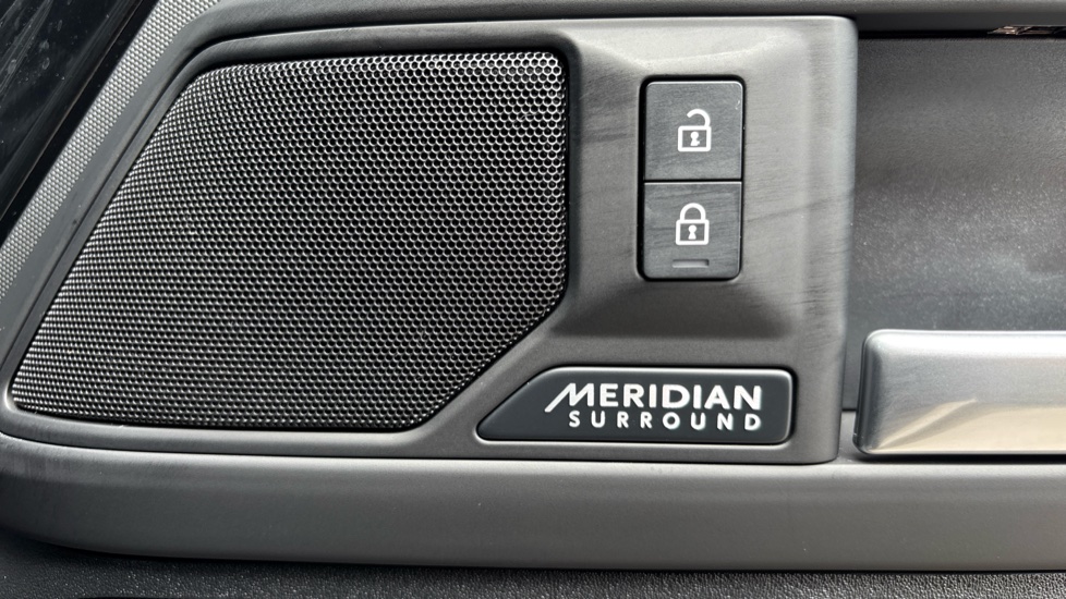 Land Rover Defender 3.0 D350 X-Dynamic HSE 110 5dr Auto Diesel Estate - Image 30
