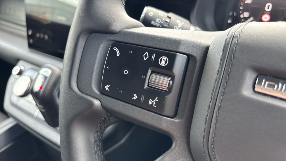 Land Rover Defender 3.0 D350 X-Dynamic HSE 110 5dr Auto Diesel Estate - Image 33